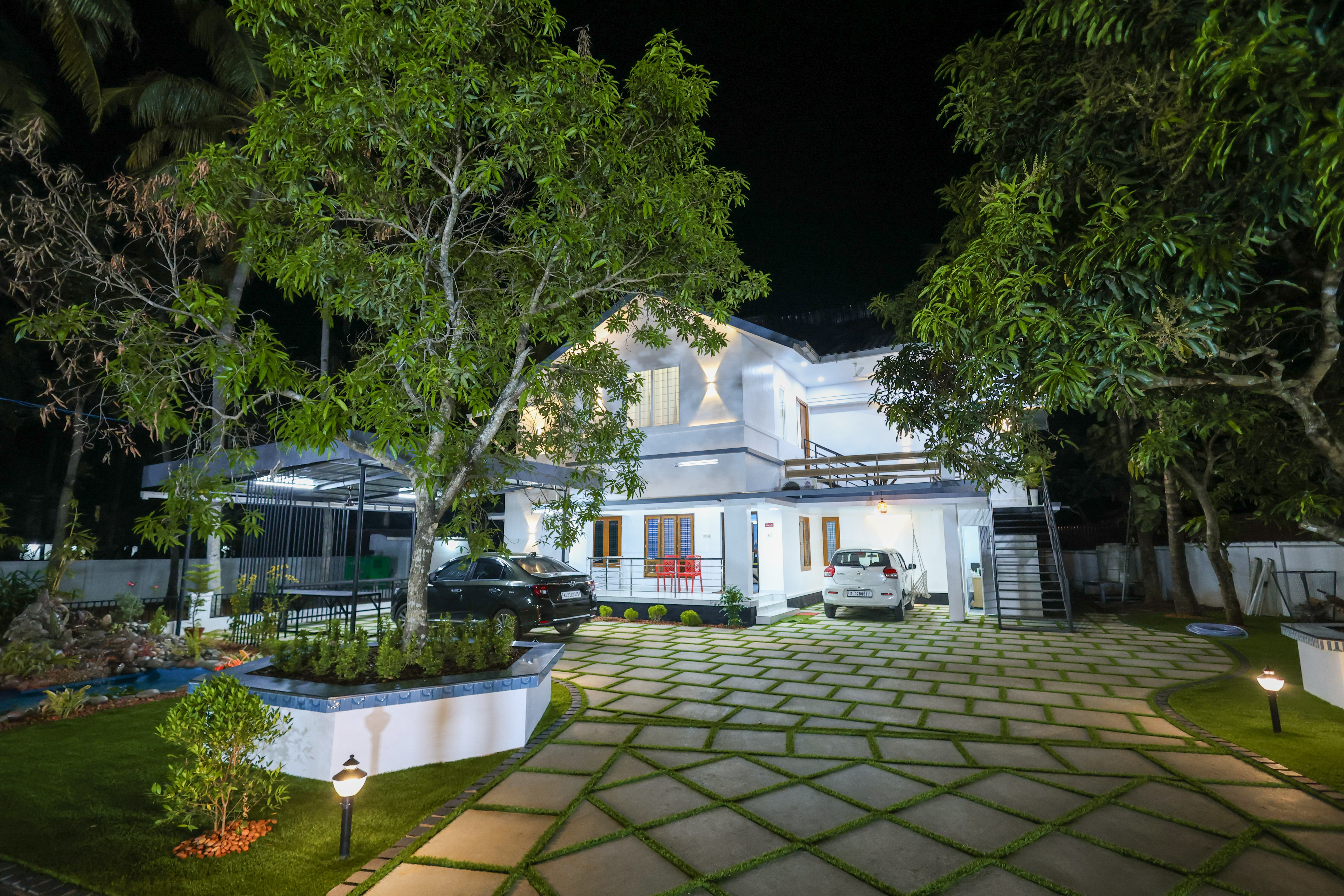 Bright Nest Munroe luxury homestay exterior with landscaped tropical garden on Munroe Island