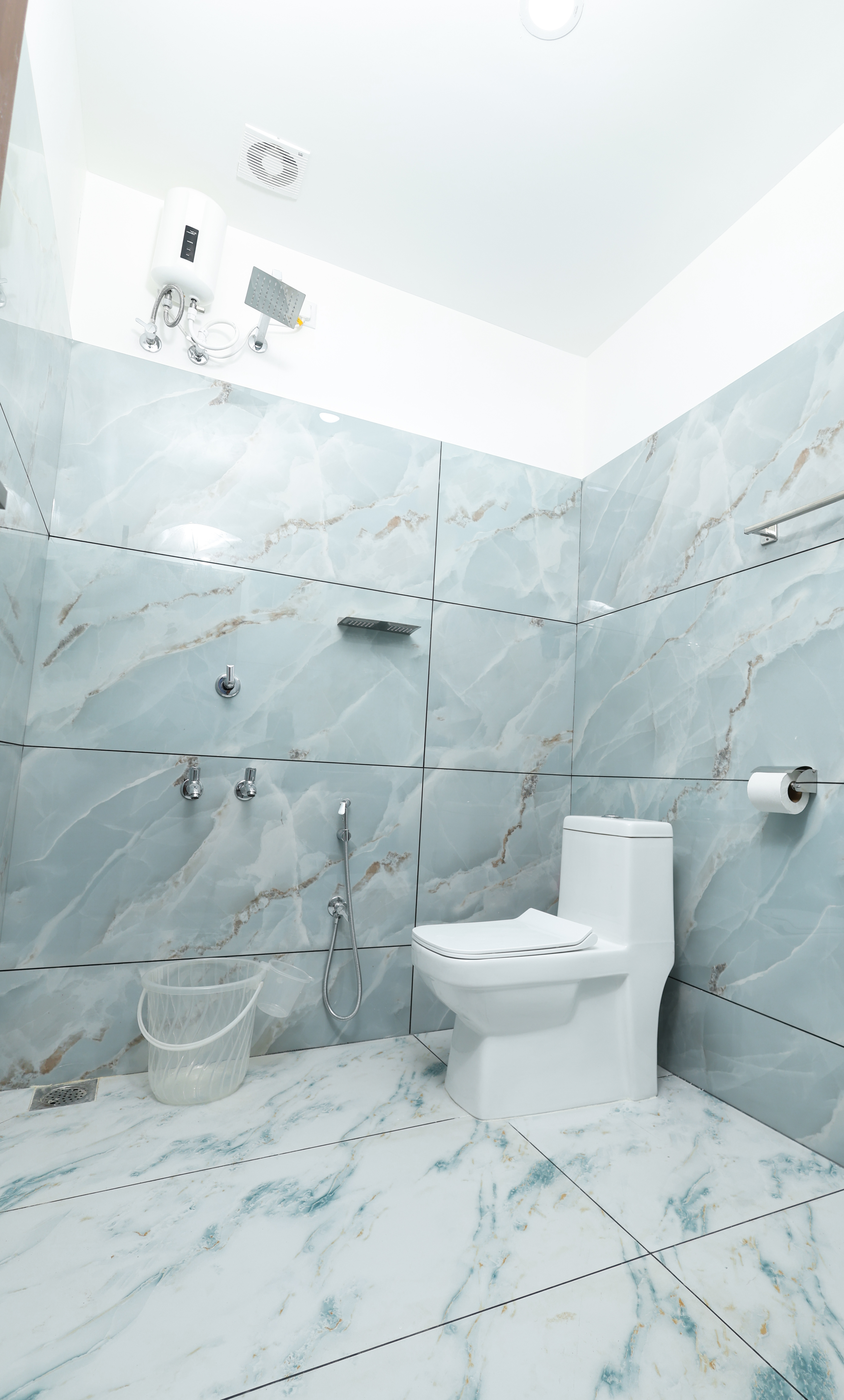 Bright Nest Munroe well-appointed room with air conditioning and modern amenities